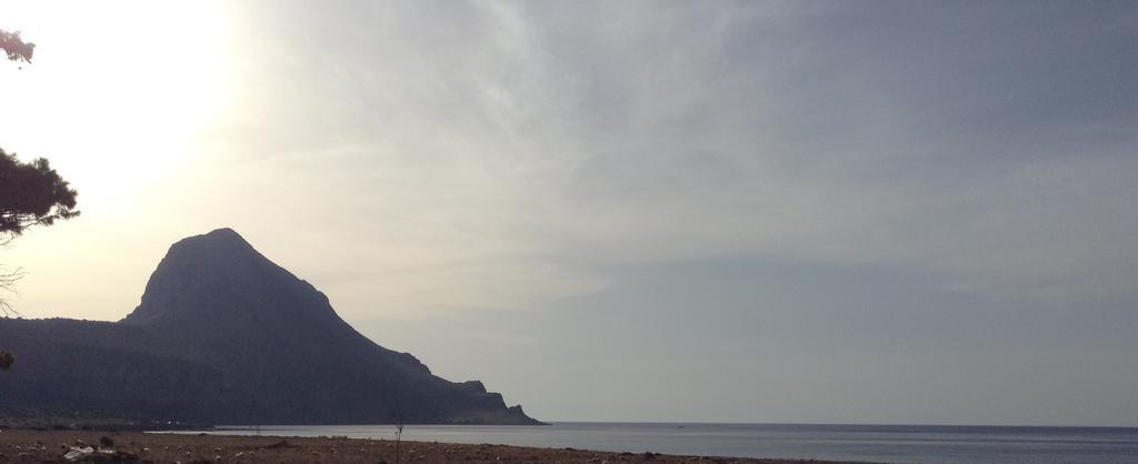Case Cala Bucerno Castelluzzo Rom bilde
